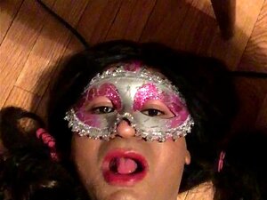 CD Claudia reçoit une bouche pleine de sperme d'un gros chibre noir