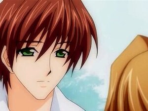 Une douce anime innocente fait plaisir oralement à son copain au lit.