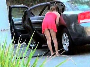 Fille se fait haleter en public