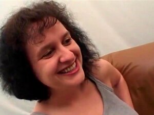 Des salopes matures incroyables se font baiser en gang bang, elles se