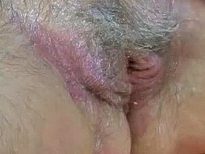 Grosse grand-mère BBW baise avec une mature ronde et un gode-ceinture