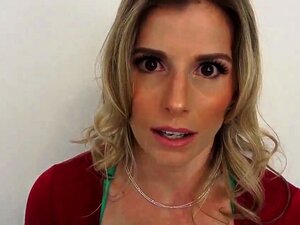 Maman suce le xxx sec de Cory Chase en récompense de ton beau-père