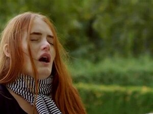 baise intense avec une rousse fraîche et chaude. baise intense avec