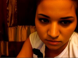 Jolie belle-belle-fille arabe en solo sur webcam