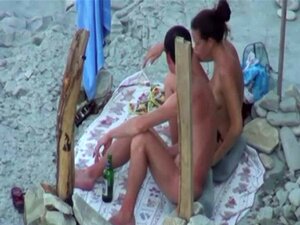 Vidéo espion de plage nue de pipe