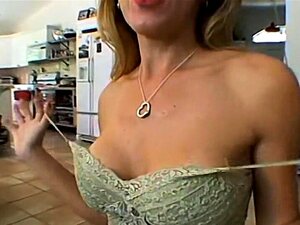 MILF en collants baisée durement