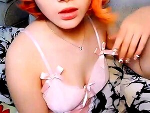 La mignonne japonaise Hello Mikity se fait jouer et reçoit une éjac