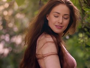 L'incroyable rousse naturelle Joy Draiki passion a posé nue et a