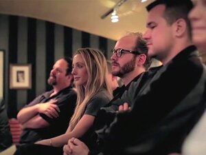 Découvrez le charme séducteur du Burlesque Strip SHOW 407 avec la