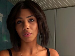 Cheveux bruns français Paloma pour votre plaisir