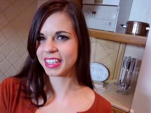 La sexy espagnole Nekane montre ses seins naturels chauds. Un mec en