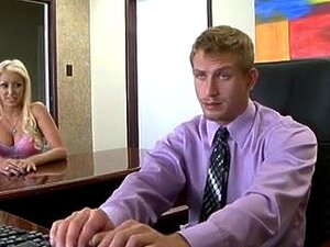 secrétaire sexy baise le patron,