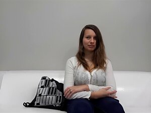 Casting de Sandra, Brune aux Gros Seins