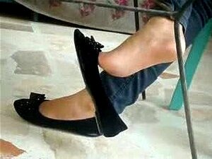 Découvrez l'excitation ultime alors qu'une beauté éblouissante avec