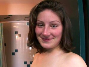 Vidéo SpringBreakLife : Douche de fille de club et masturbation