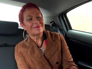 Christine, MILF mariée, se fait baiser le cul en chaîne dans un