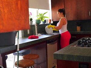 BANGBROS - La bonne espagnole avec un gros cul Marta La Croft prend