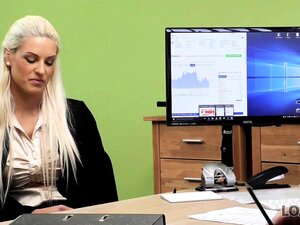 LOAN4K. La blonde plantureuse Blanche se donne en prêt
