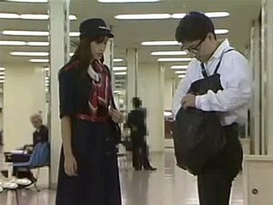 Découvrez le charme irrésistible de Kei Asakura, l'attirante