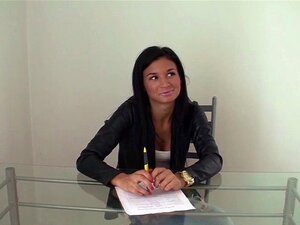 Une bombe de 26 ans en casting