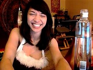 masturbation amateur exhibant ses seins en direct sur webcam