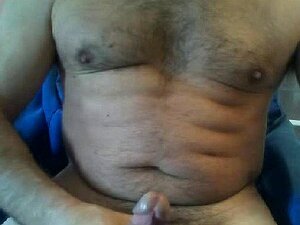 UN LATINO MARIÉ ET EN CHALEUR SE BRANLE