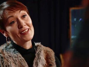 Com privé - Ella Hughes Éjacule dans sa chatte poilue. Ce cul