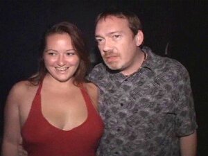 Grosse pipe de beauté dans un théâtre porno. Dirty D a amené cette