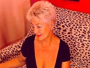 Découvrez la plus chaude des belles-belles-belles-filles matures en