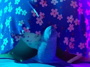 Humping à sec en robe d'été et culotte mignonne lui font exploser