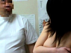 De charmantes nanas japonaises se font masser et satisfaire