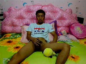 Un twink blond se branle et jouit sur webcam VID 20160705 123418