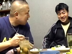 Regardez la grand-mère japonaise Suzuki Michiko s'amuser à deux