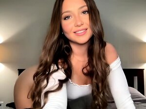 Masturbation En Webcam Avec une Brune en Solo