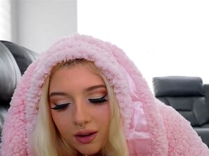 Mofos - La déesse blonde Gia OhMy montre à son mec JMac toutes ses