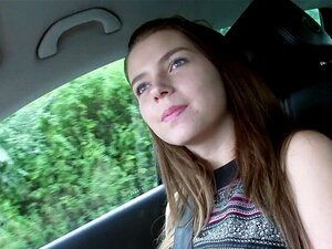 Le mec a ramassé la mignonne brune russe à gros seins Marina