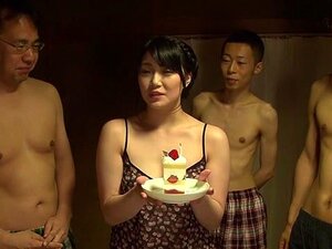 L'incroyable mannequin japonaise Anna Sakura dans un gangbang