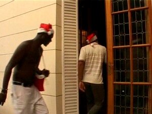 3 énormes bites noires dans un petit cul indien