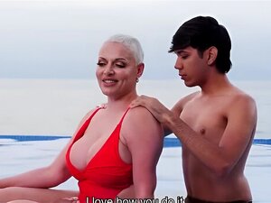 MILF Sauvage au Décolleté Généreux, Nouvelle Scène