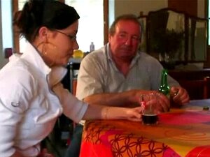 Double baise sur la table