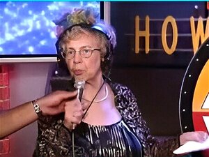 Découvrez la séduction enivrante d'une mamie de 81 ans qui se fait