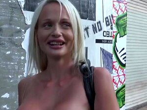 Cindy Sun se fait double pénétrer par deux mecs noirs bien montés