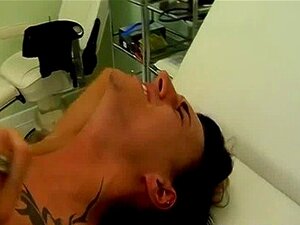 Vidéo gay du garçon gothique Alex se fait baiser
