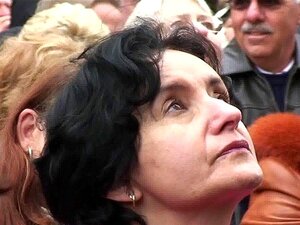 Une vieille grand-mère touriste est ramassée et baisée