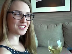 Ashley Lane: Votre Voisine d'À Côté avec un Côté Coquin