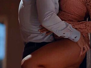 Romance de seins de fille de 18 ans