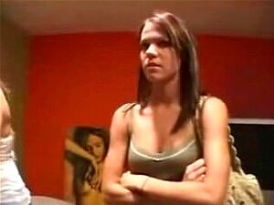 Addison Rose se fait payer pour baiser pendant que sa copine regarde