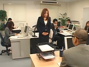 Esclave sexuelle japonaise attachée sur une chaise