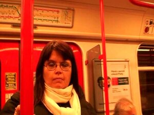 Une salope mature se fait marteler sa grosse chatte