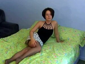 Mignonne femme britannique le fait jouir !